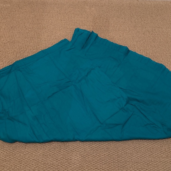 Beautiful Crepe De Chine Silk Saree with 2 Blouses - Picture 6 of 6